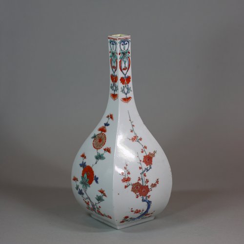 U984 Japanese Kakiemon flask, late seventeenth century