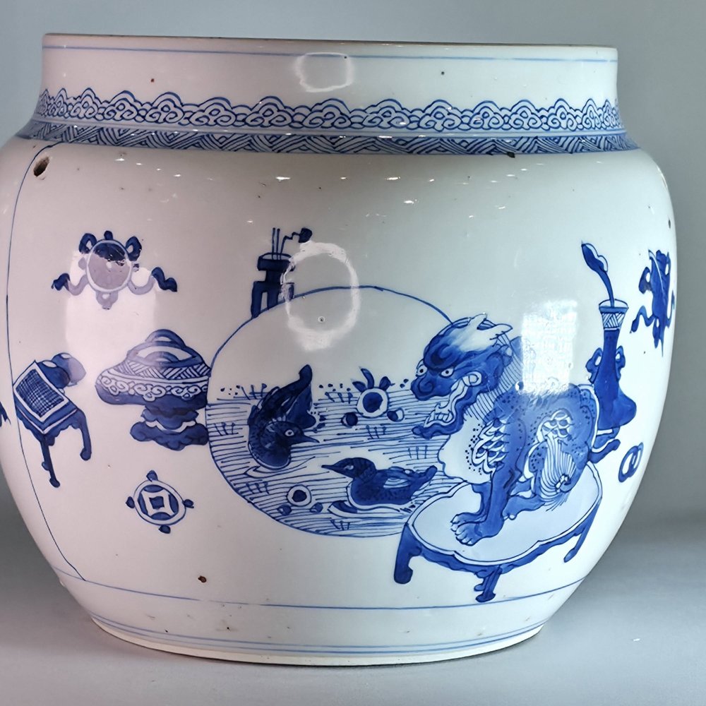 AA37 Chinese blue and white food vessel of bulbous form Kangxi(1662-1722)