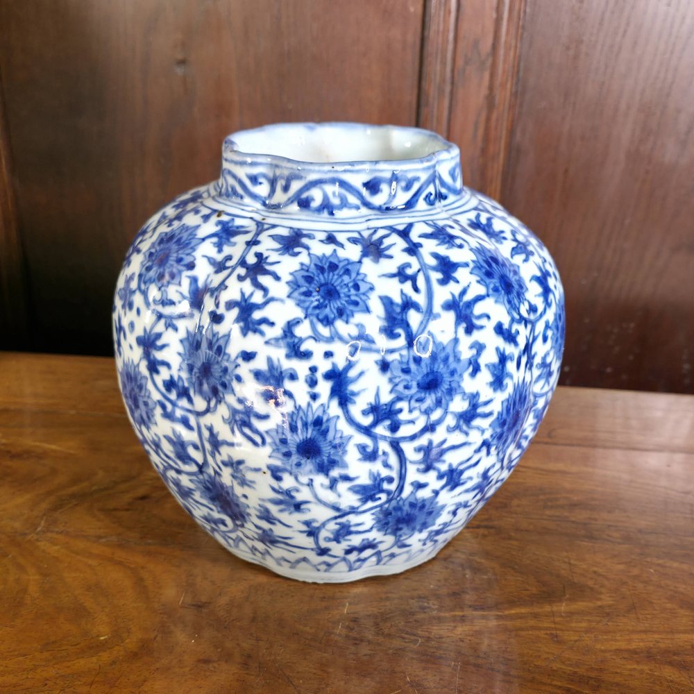 AA52 Chinese Wanli lobed jar