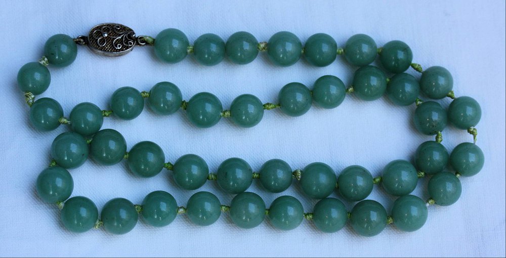 A1275 Jade bead necklace, with an oval silver filigree clasp