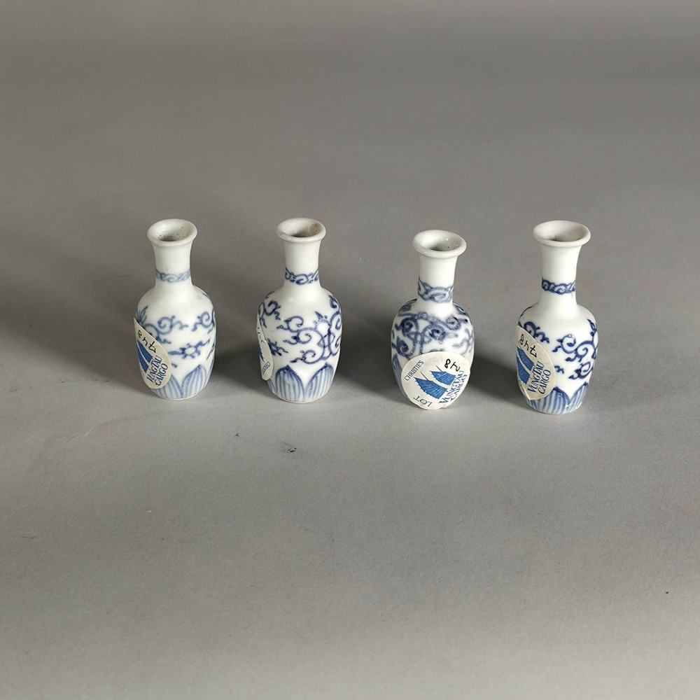 AA107 Four miniature vases from the Vung Tau cargo