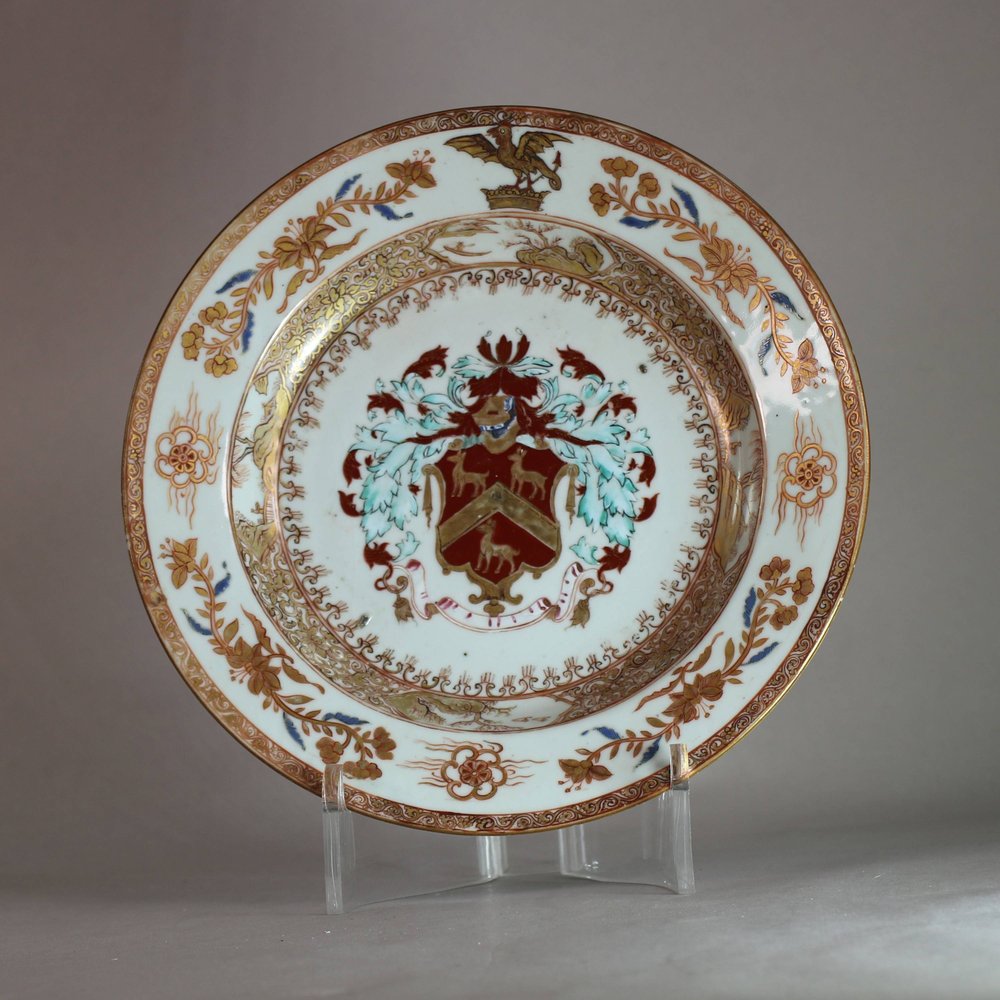 AA18 A CHINESE ARMORIAL PORCELAIN PLATE YONGZHENG(1723-1735