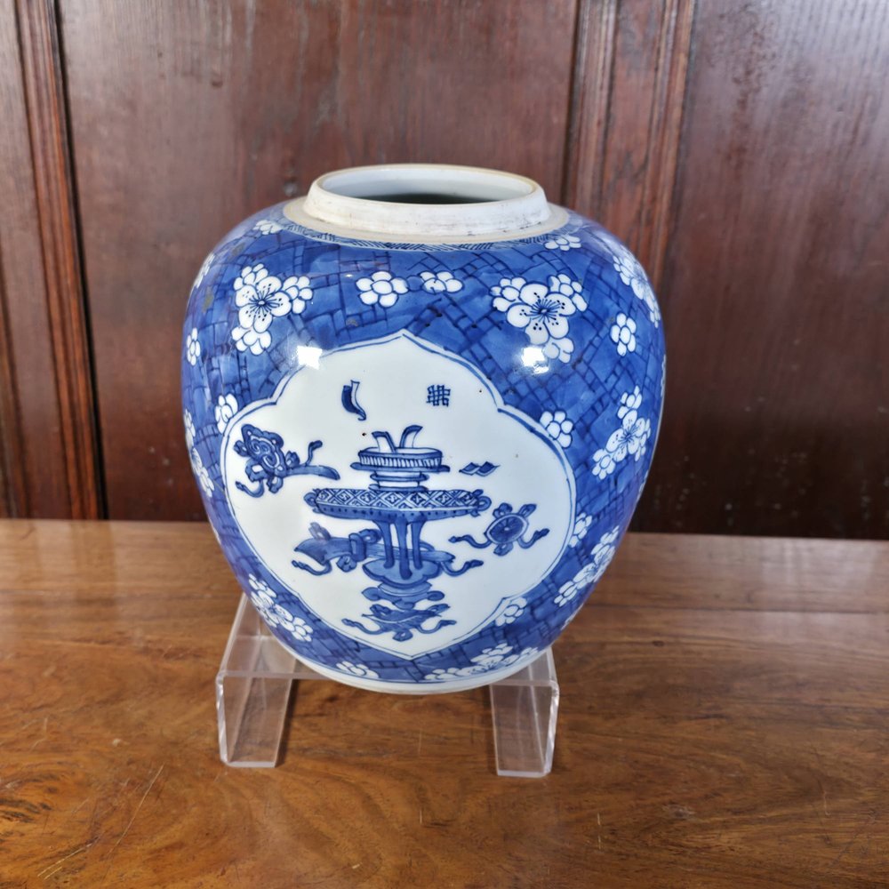 AA44 Chinese blue and white ginger jar Kangxi(1662-1722) painted in underglaze blue with the 'cracked isce
