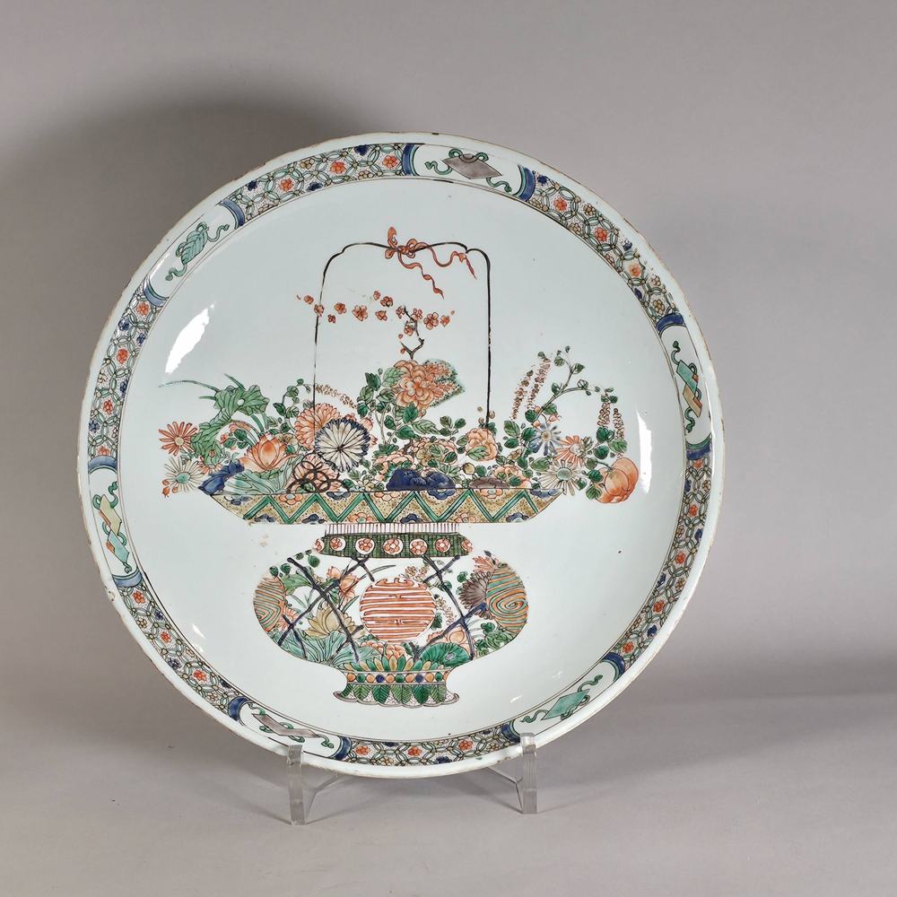 AA87 Large Chinese porcelain charger  from the Qing dynasty, Kangxi period (1662–1722)