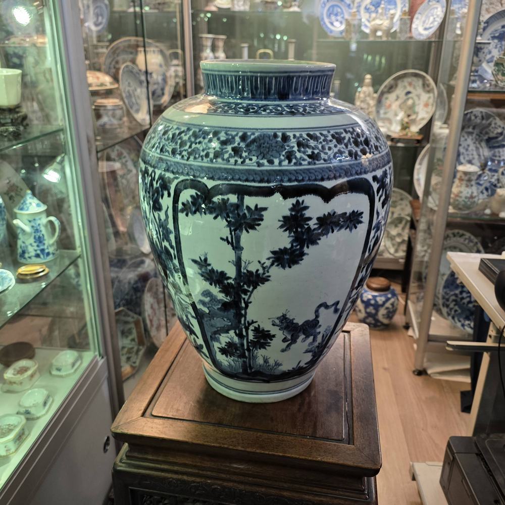 BL Large Japanese ovoid vase the slightly flared neck