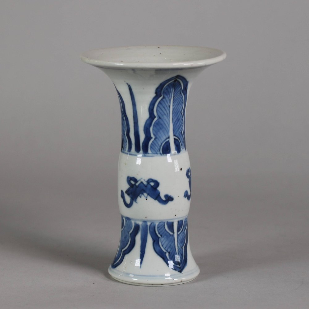 E512 Small Kangxi b&w beaker vase