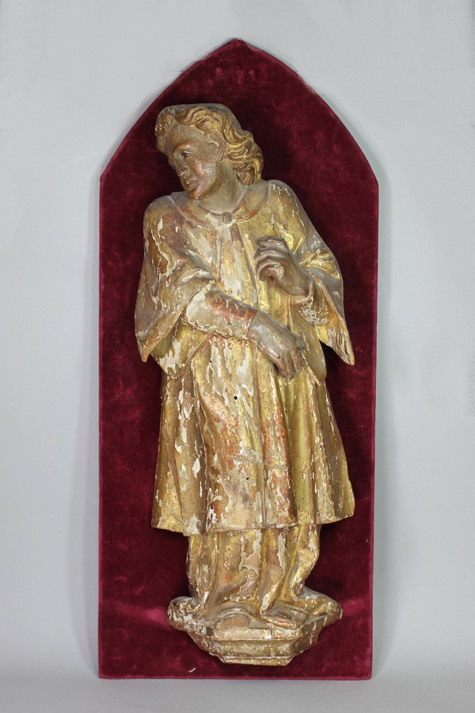 G690 Flemish wooden sculpture of Saint, 17th century