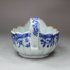 H739 Blue &amp; white sauce boat Qianlong(1736-1795)