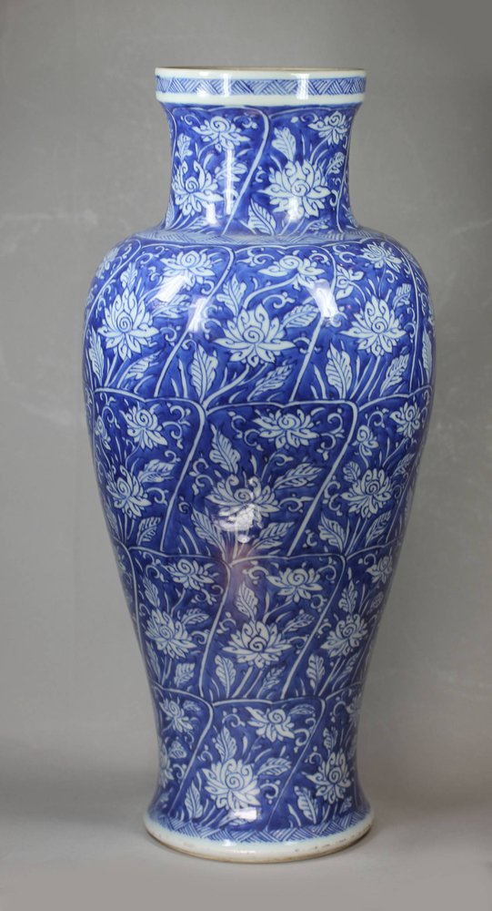 JB31 Unusual Chinese blue and white baluster vase