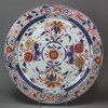 JB54 Pair of Chinese Imari chargers, Kangxi (1662-1722)