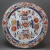 JB54 Pair of Chinese Imari chargers, Kangxi (1662-1722)