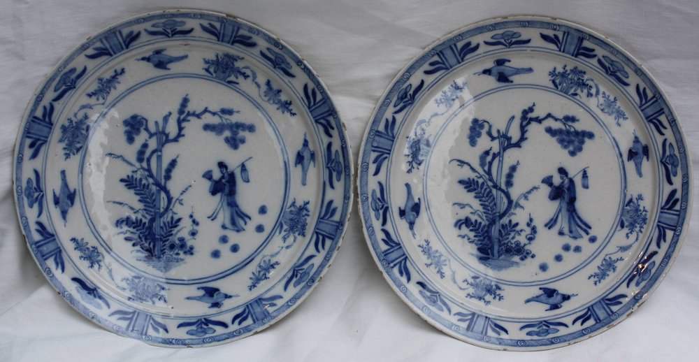 L528 Dutch Delft blue and white chinoiserie pancake dish