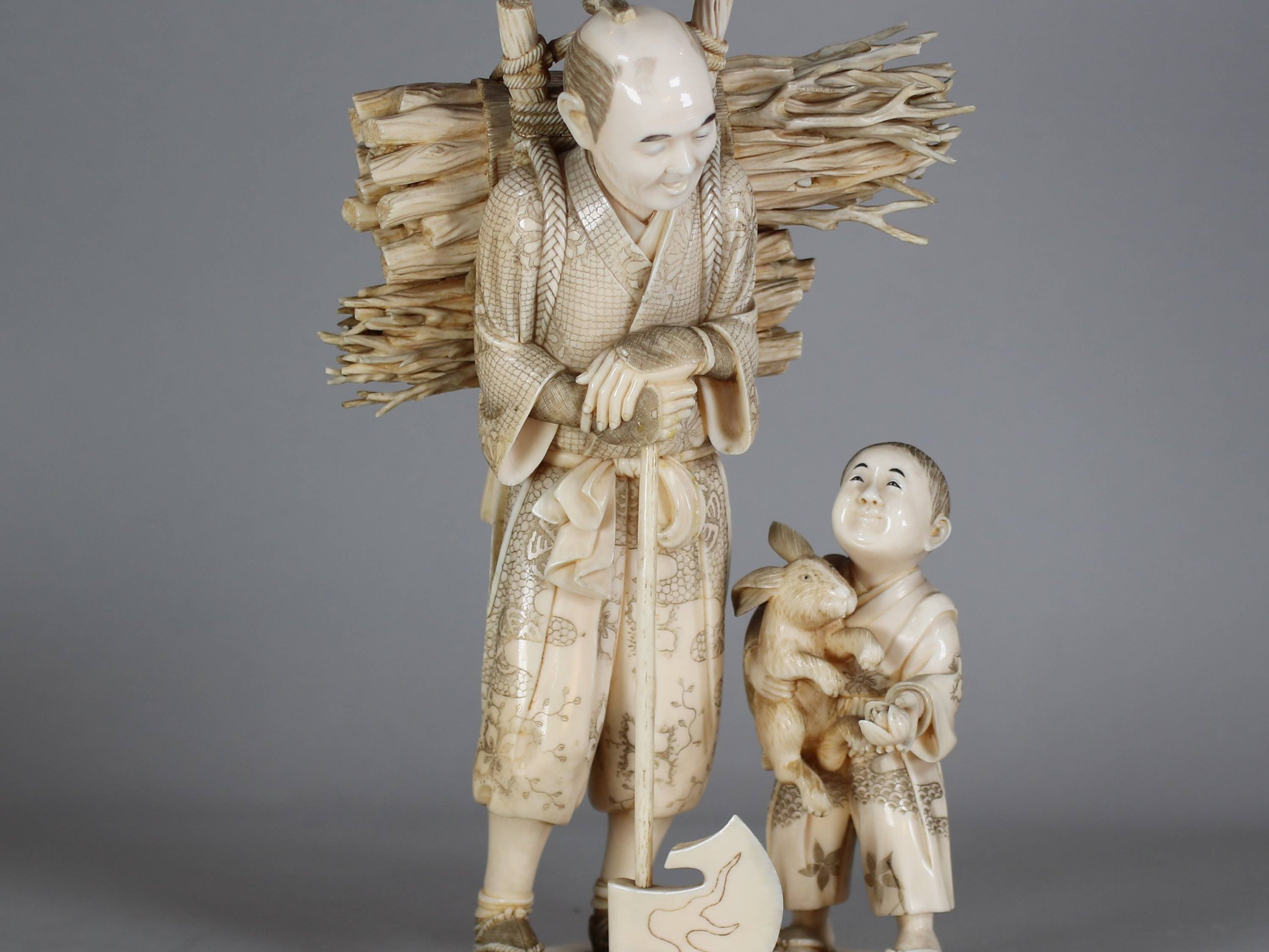 YILON イロン　Tiered mini op IVORY Ivory Mid Heels – Icy Wong