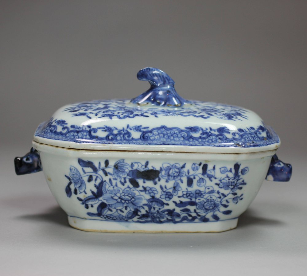 L83 Nankin blue and white sauce tureen and cover