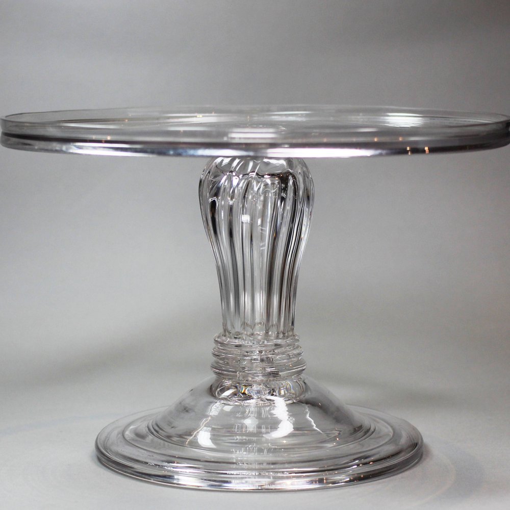 L926 Glass tazza, 18th century, on fluted column