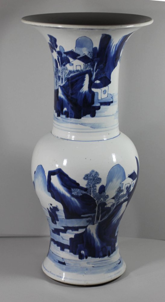 MK1 Blue and white Yan yan vase, Kangxi (1662-1722)