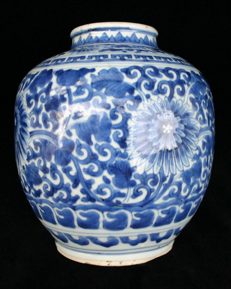 N931 Blue and white jar, Kangxi (1662-1722)