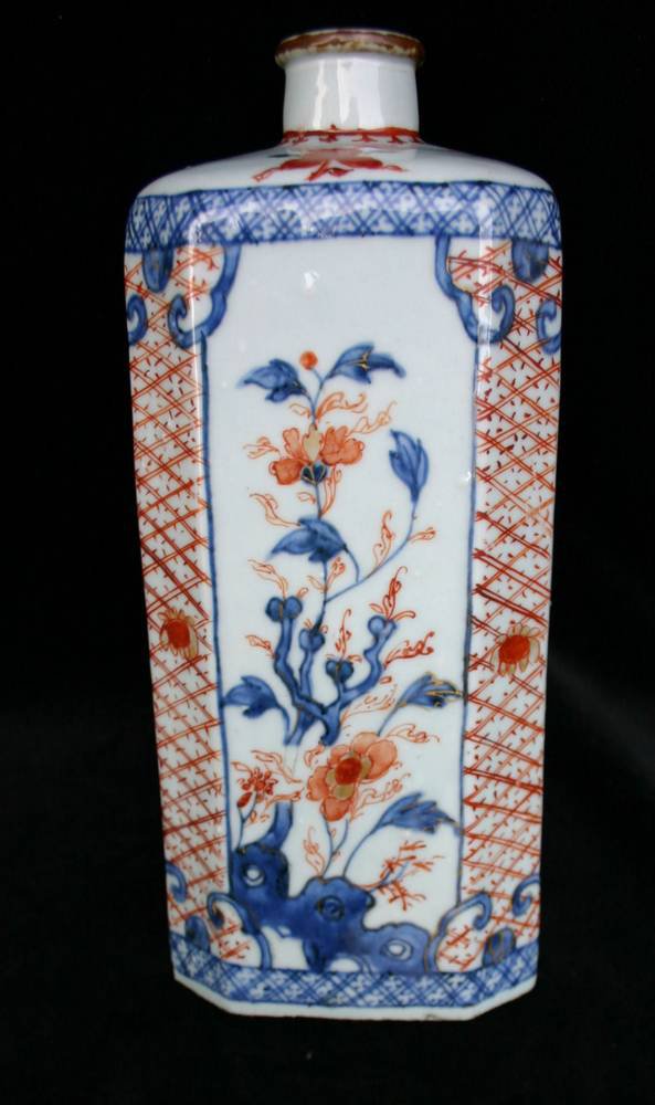 P165 Imari rectangular flask, Qianlong (1736-95)