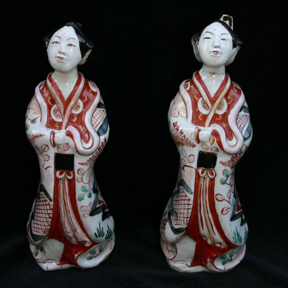 P211 Pair of Japanese Imari Bijan of a rare size c.1700