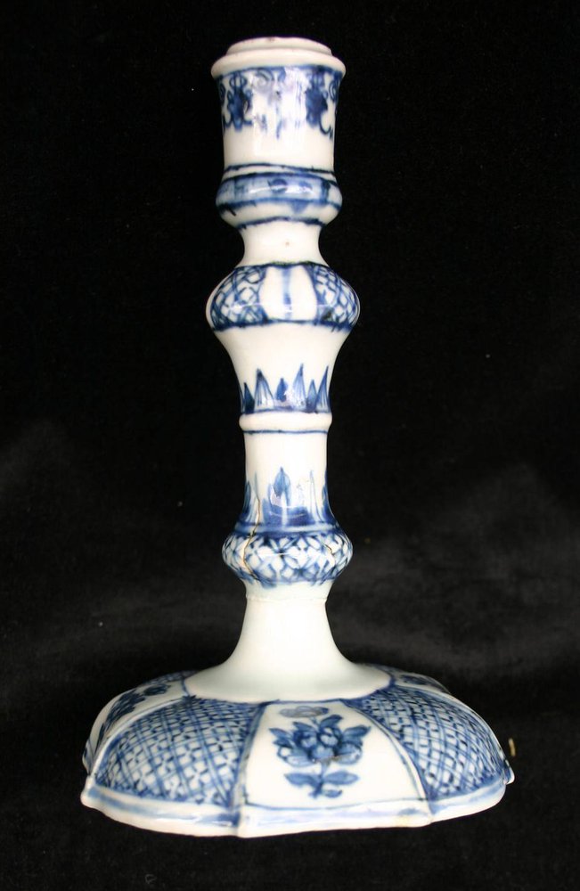 P369 Rare Chinese blue and white candlestick