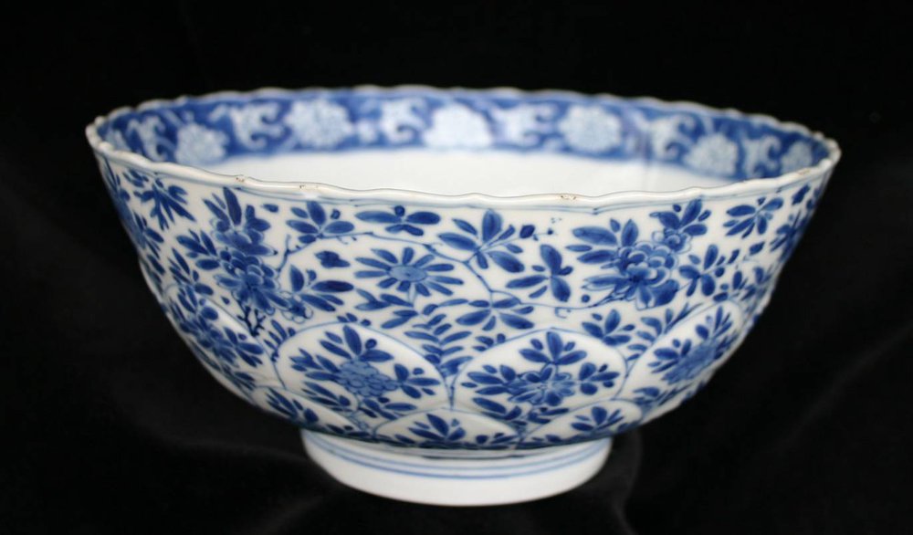 P419 Blue and white moulded bowl, Kangxi (1662-1722)