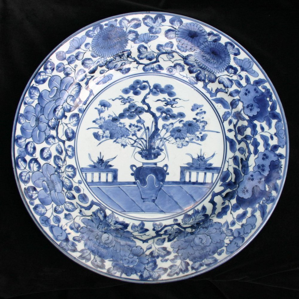 P629 Japanese Arita blue and white dish