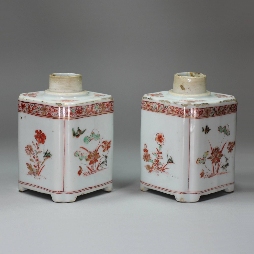 P639 Pair of famille verte square tea caddies, Kangxi (1662-1722)