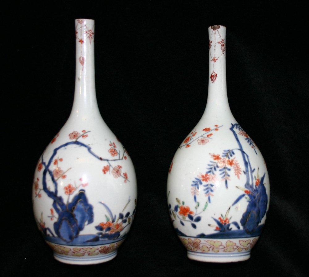 P698 Japanese imari bottle vase, c1700