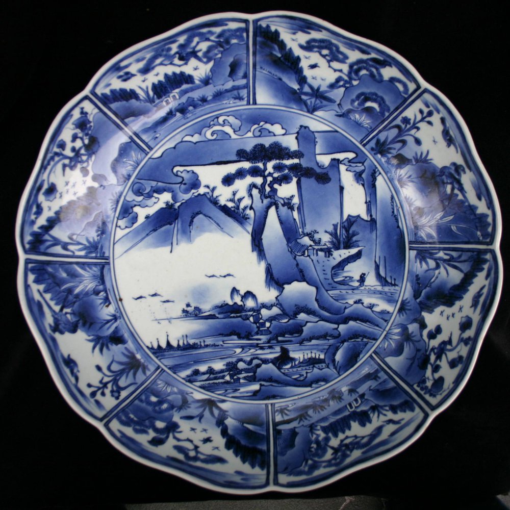 P972 Magnificent Japanese blue and white arita dish 