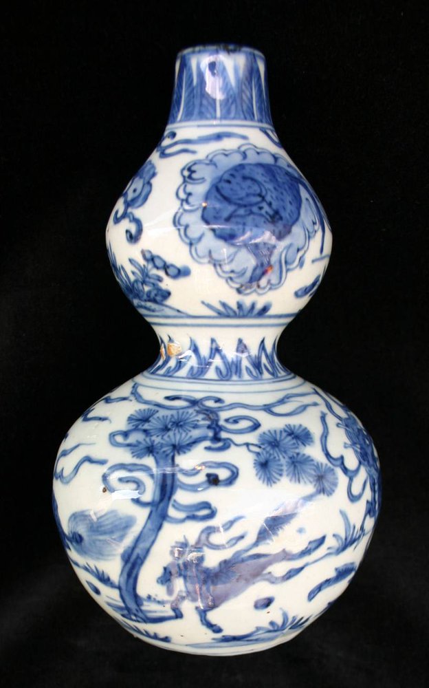 Q142 Late Ming blue and white double-gourd vase, 16th century