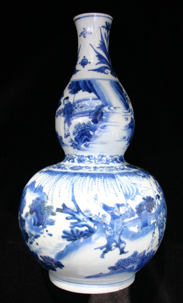 Q223 Blue and white double gourd vase, Transitional