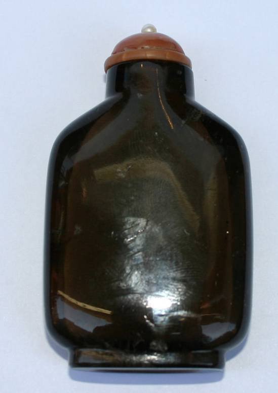 Q3 Small hardstone snuff bottle of flattened form with hardstone