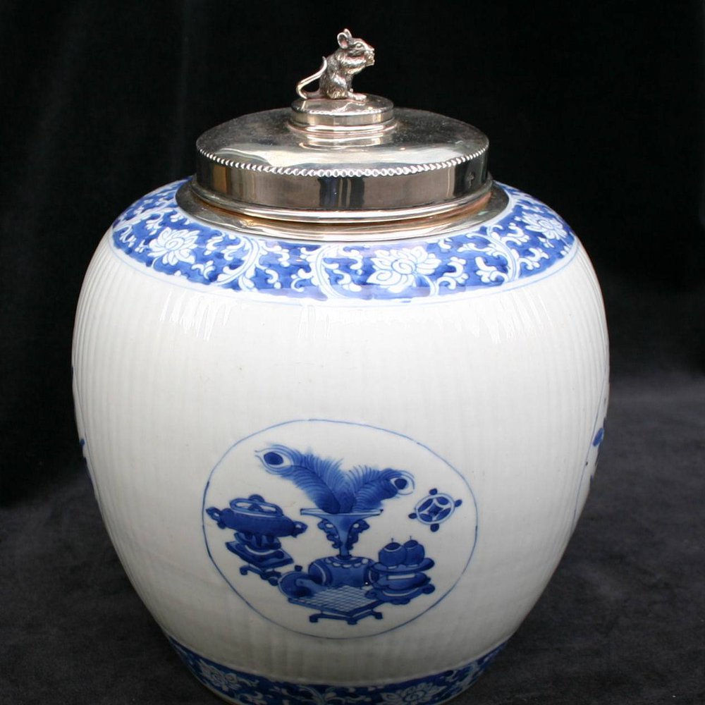 Q477 Blue and white porcelain ginger jar, Kangxi (1662-1722)