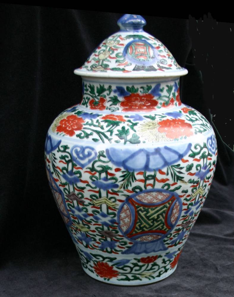 Q635 Wucai vase and cover, Transitional, Chongzhen (1628-1643)