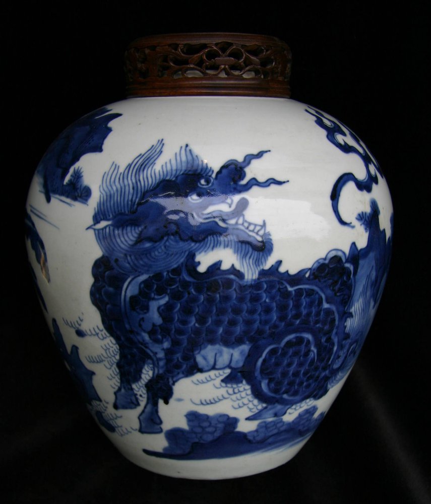 Q765 Blue and white jar, Chongzhen (1628-1645)      SOLD