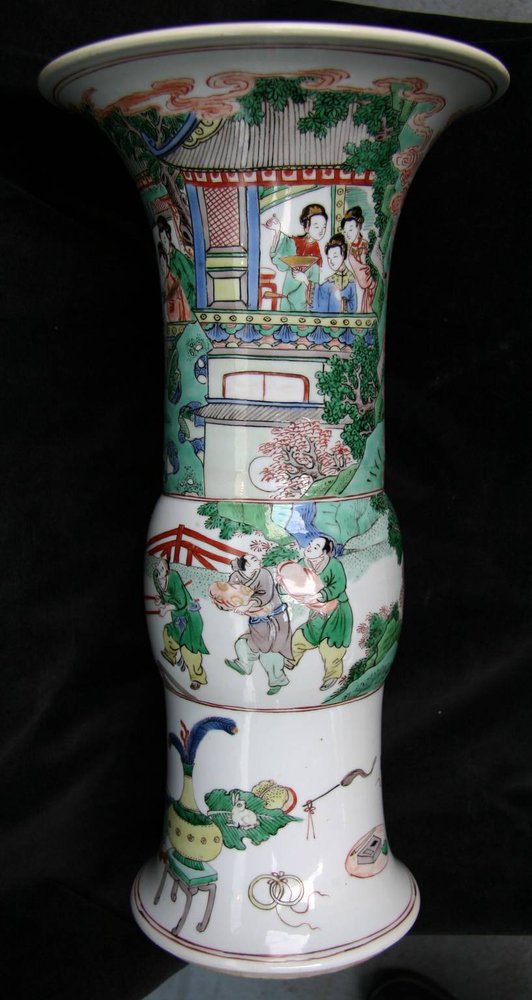 R117 Famille verte gu vase, Kangxi (1662-1722)