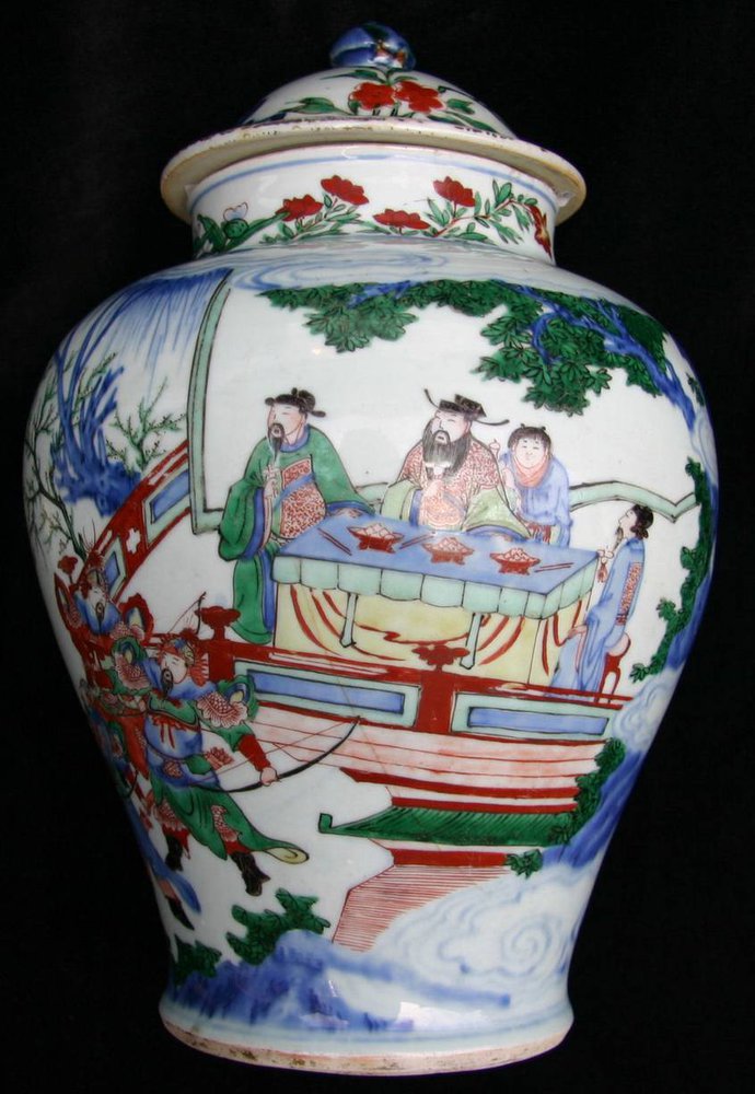 R134 Wucai baluster vase, Chongzhen (1628-1643)