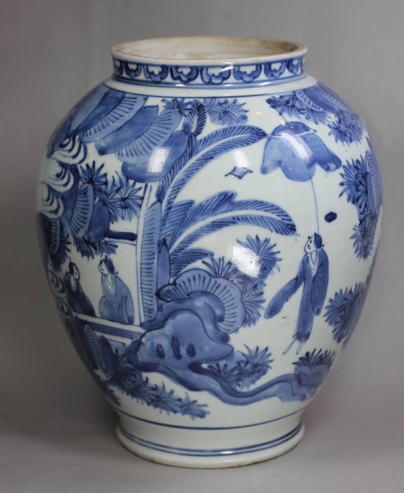 R38 Japanese ovoid blue and white jar