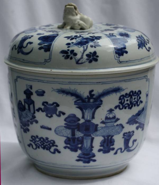 R513 Blue and white bowl and cover, Kangxi (1662-1722)