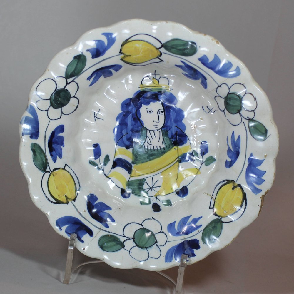 R726 English/Dutch delft ribbed plate with portrait of William III