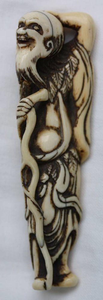 R751 Japanese carved ivory netsuke of Gama Sennin, 18th century