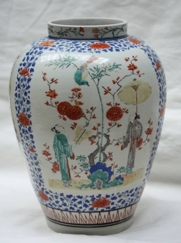 R817 Magnificent Japanese kakiemon vase, Edo period (1670-1690)