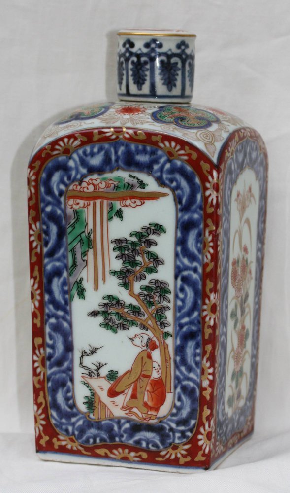 R856 Japanese imari flask, circa 1700