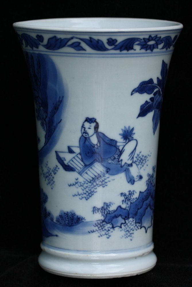 R881 Transitional blue and white cylindrical brush pot with a flared