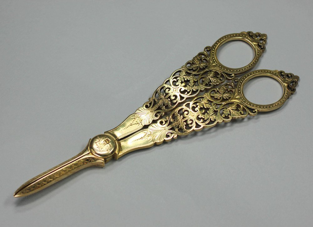 R952 Pair of Victorian silver gilt grape shears, Holland