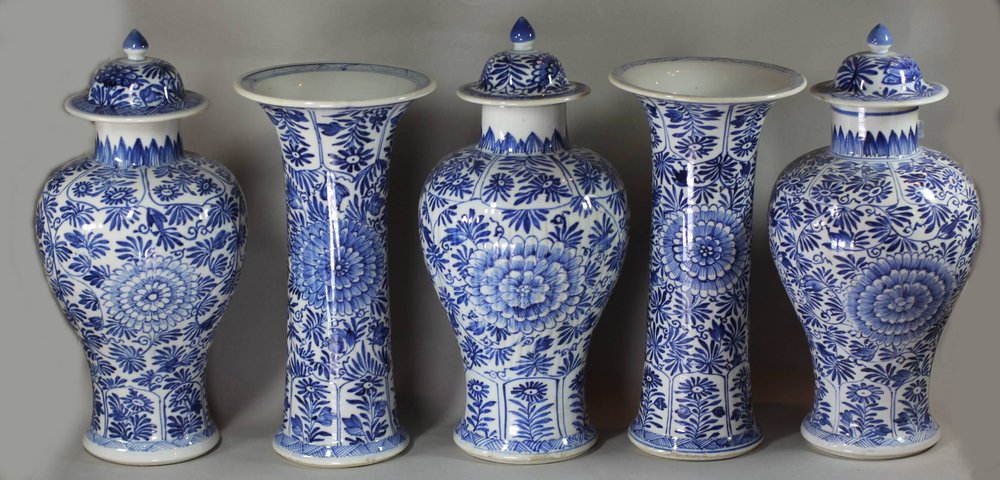 TL63 Blue and white garniture, Kangxi (1662-1722)