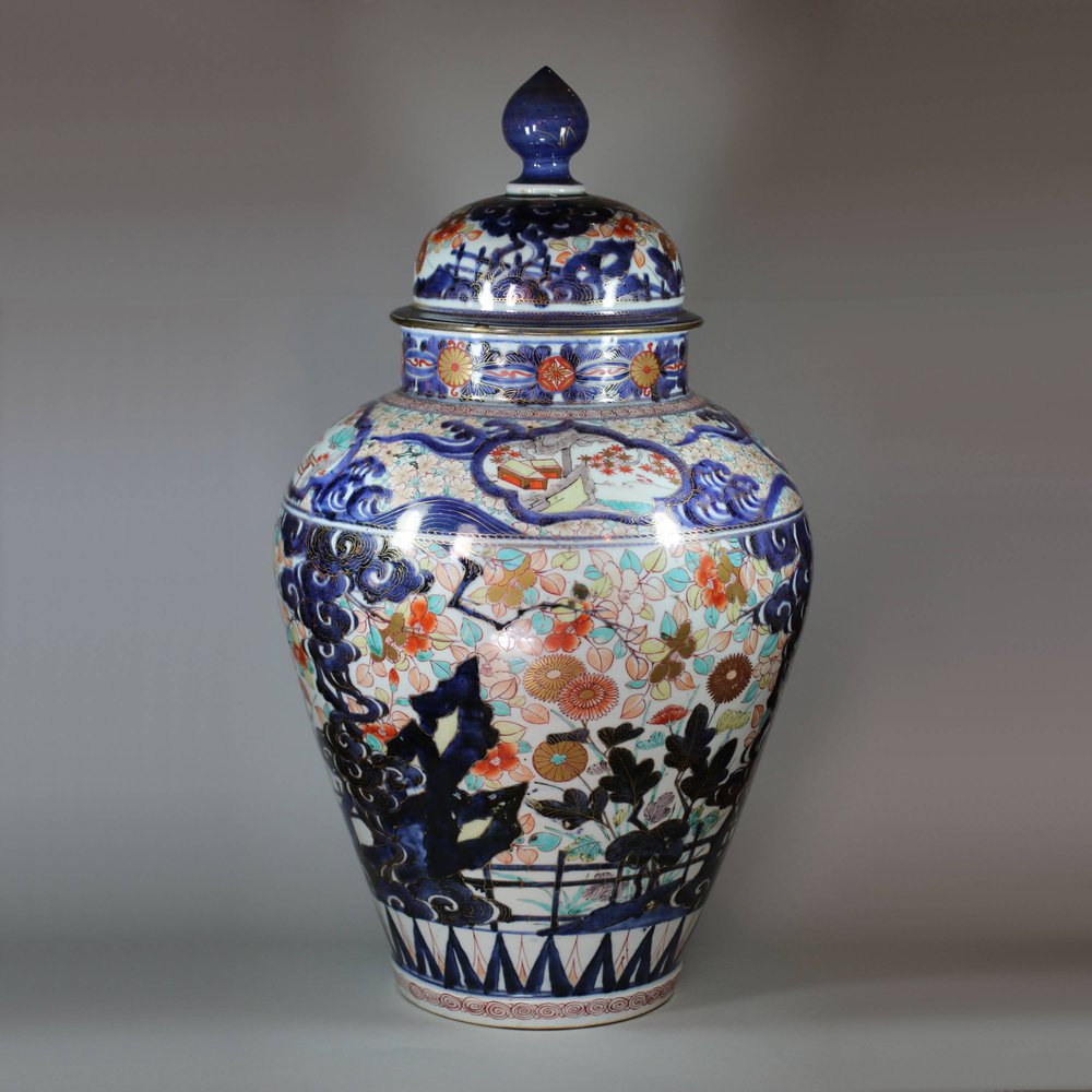 U102 Large Japanese imari baluster jar and cover, c. 1700