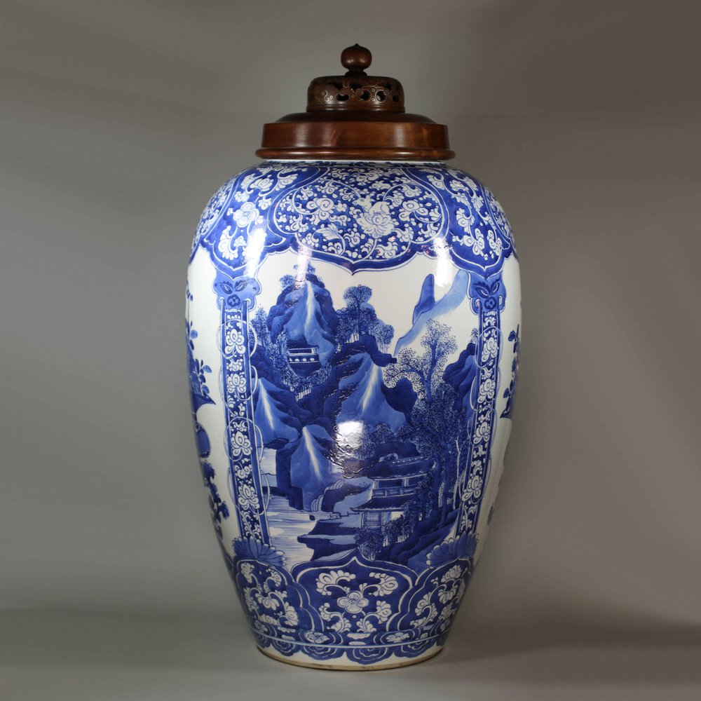 U186 Blue and white ovoid vase, Kangxi (1662-1722)
