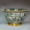 U195 Famille verte punch bowl, Kangxi (1662-1722)