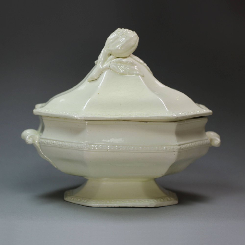 U1 English creamware octagonal sauce tureen and cover